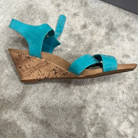 Vionic Sandals - Picture 2 of 4